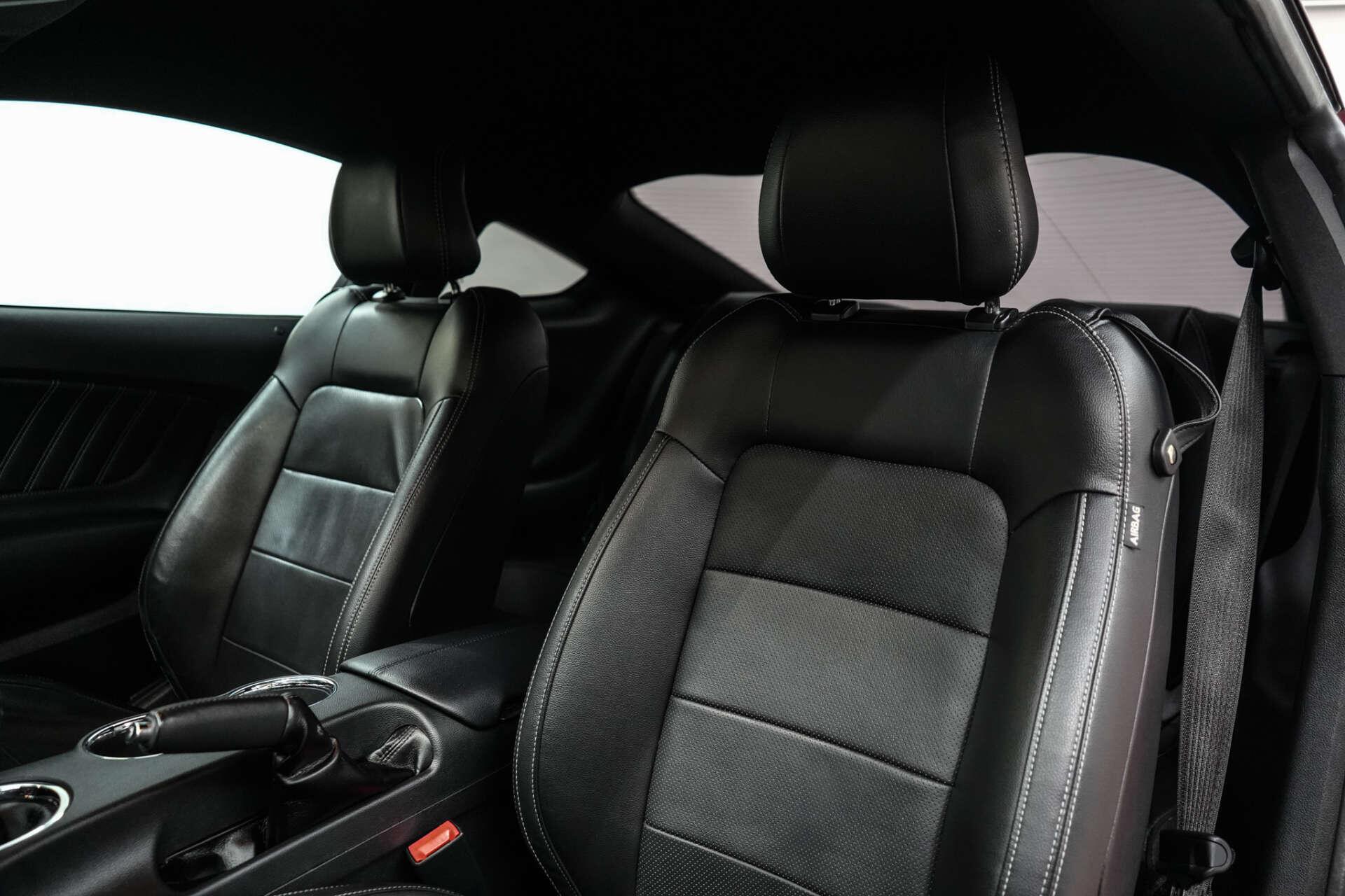Ford Mustang view 14