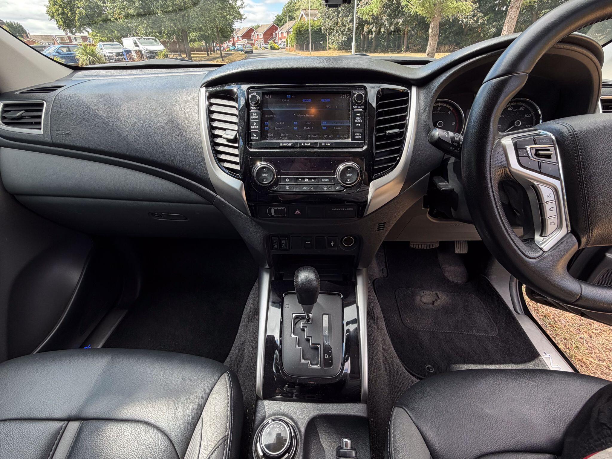 Mitsubishi L200 view 13
