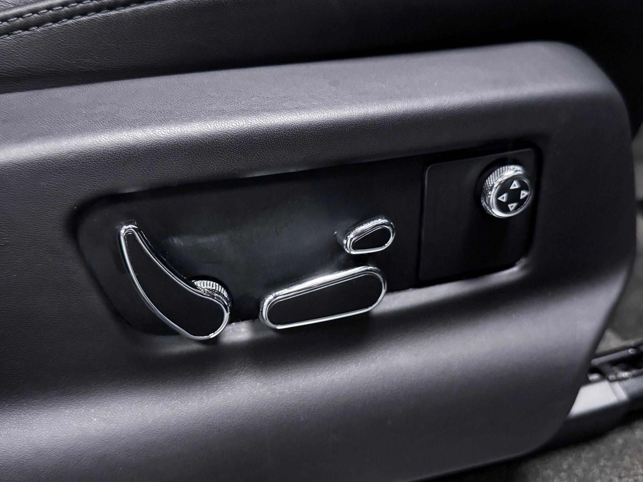 Bentley Bentayga view 44