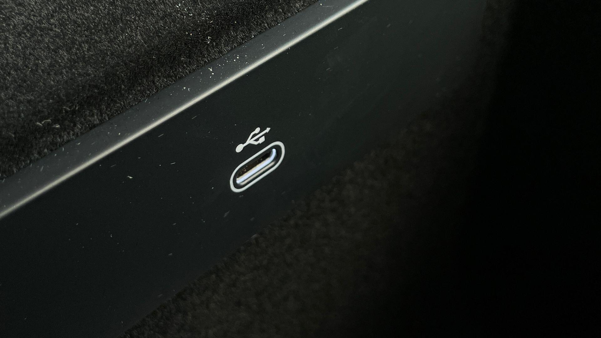 Land Rover Range Rover Velar view 43