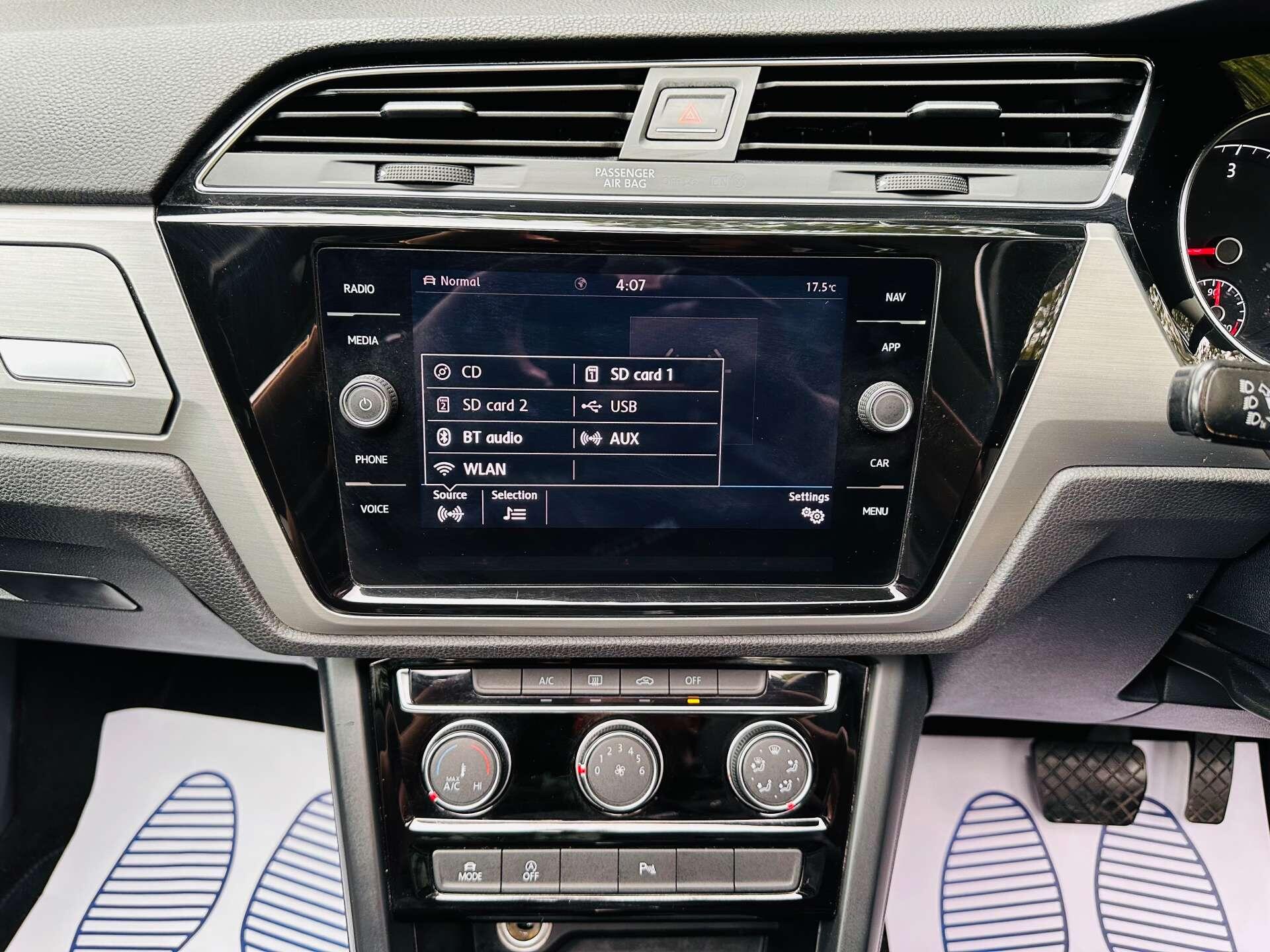 Volkswagen Touran view 14