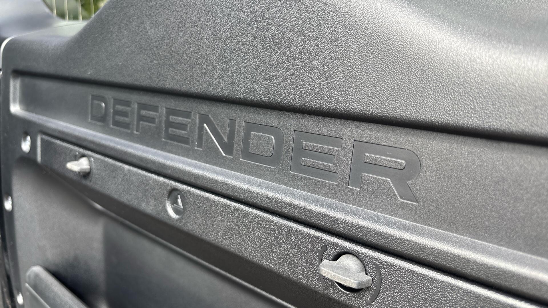 Land Rover Defender view 30