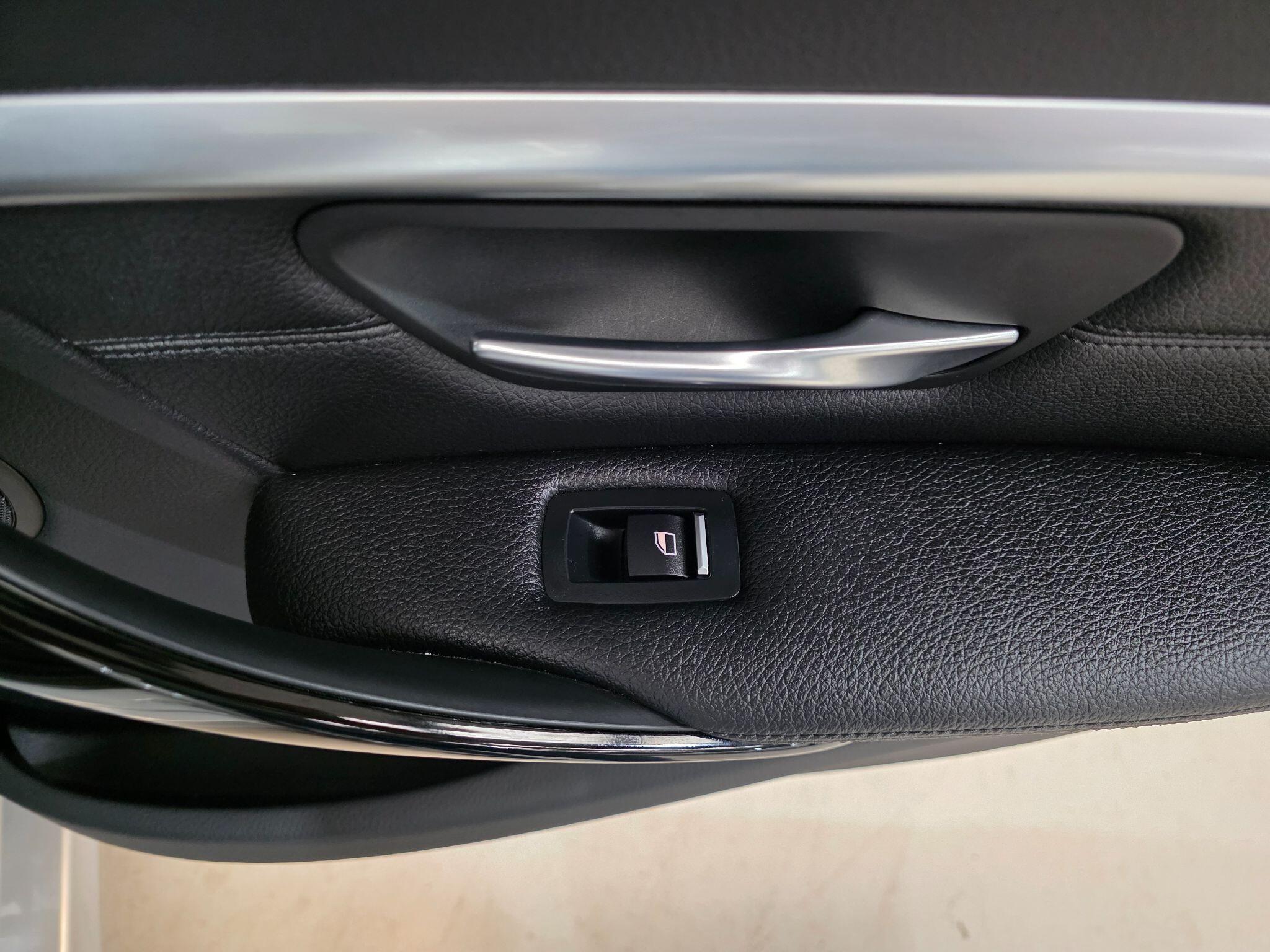 BMW 3 Series view 21