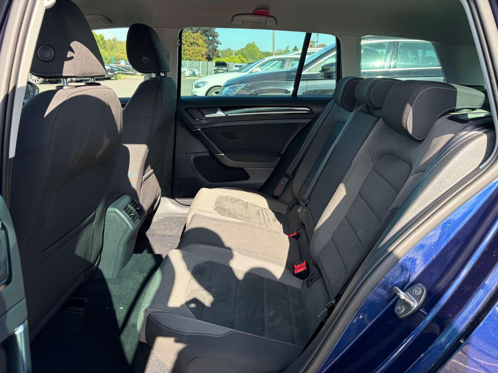 Volkswagen Golf view 19