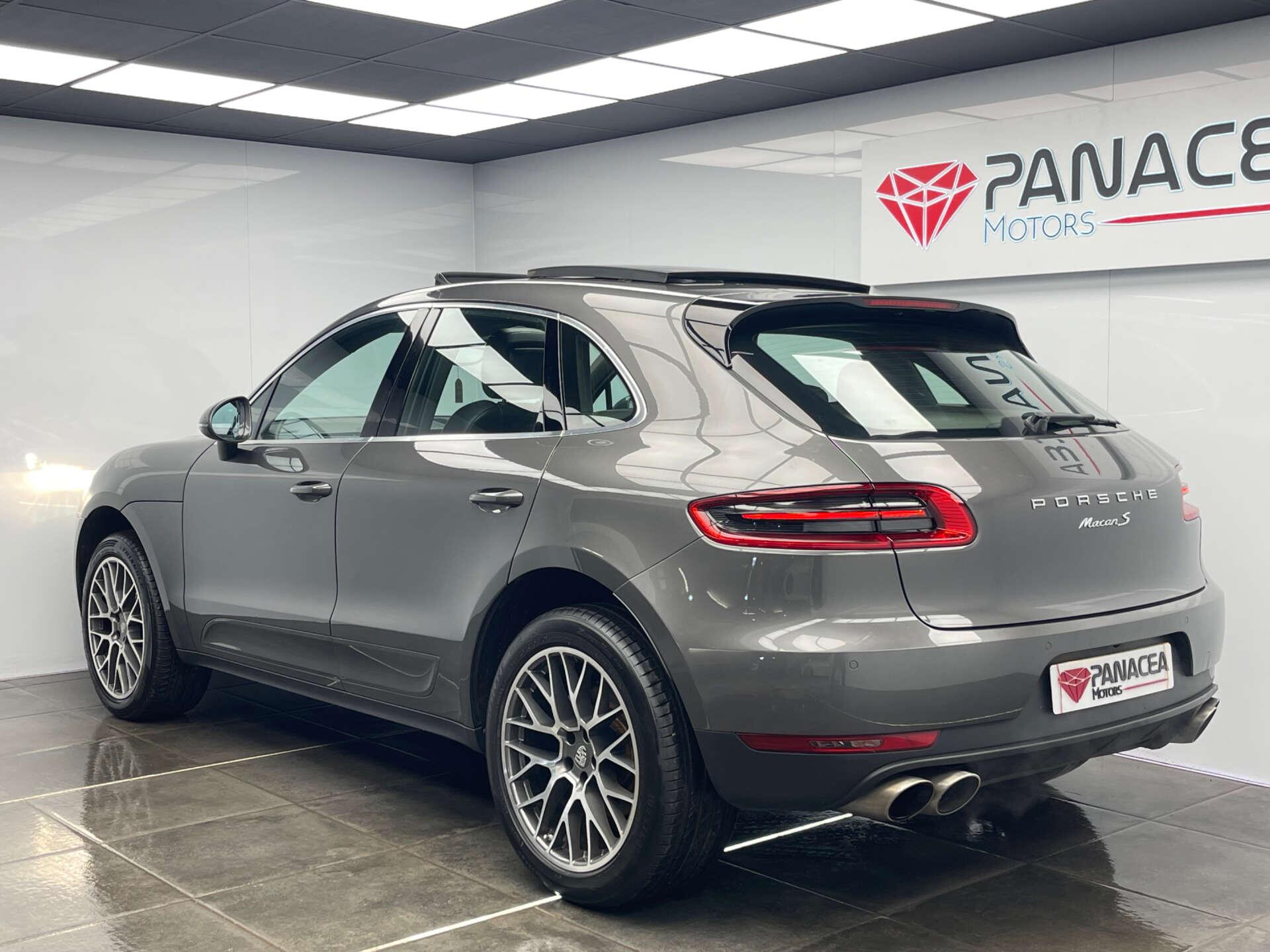 Porsche Macan view 28