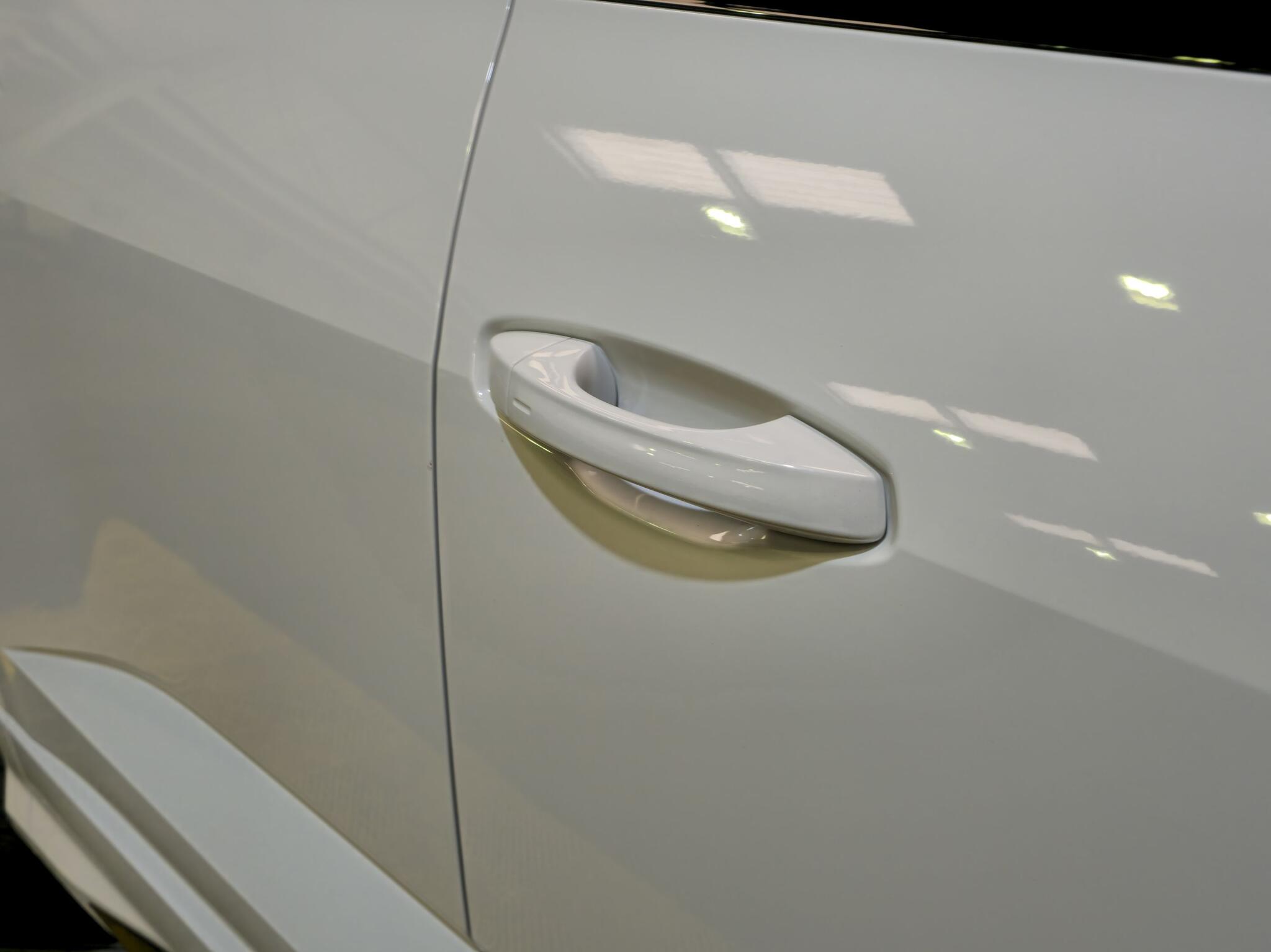 Audi RS Q3 view 32