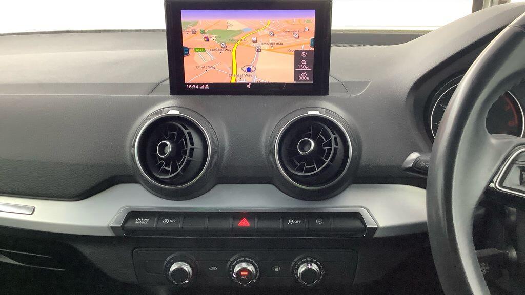 Audi Q2 view 14