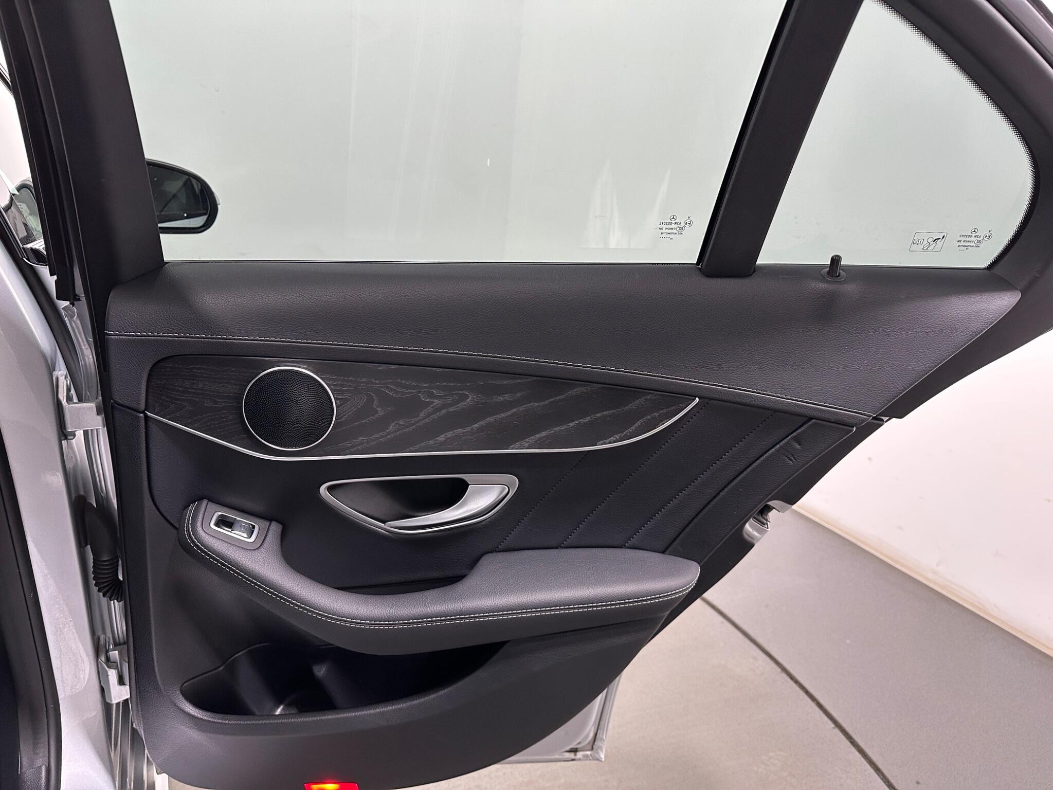 Mercedes-Benz C-Class view 45