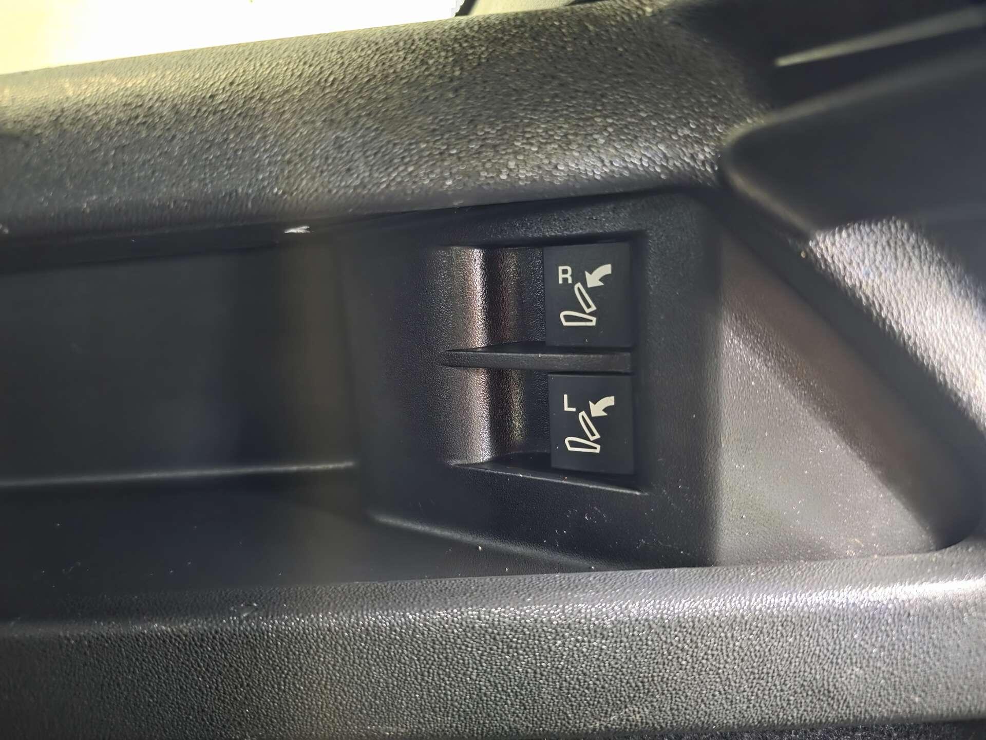 Land Rover Discovery Sport view 28