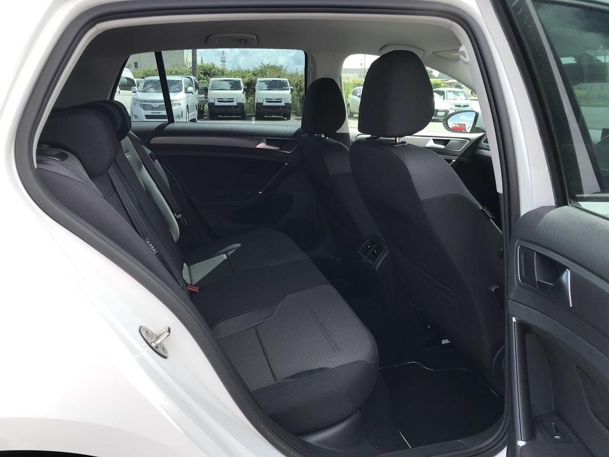 Volkswagen Golf view 24