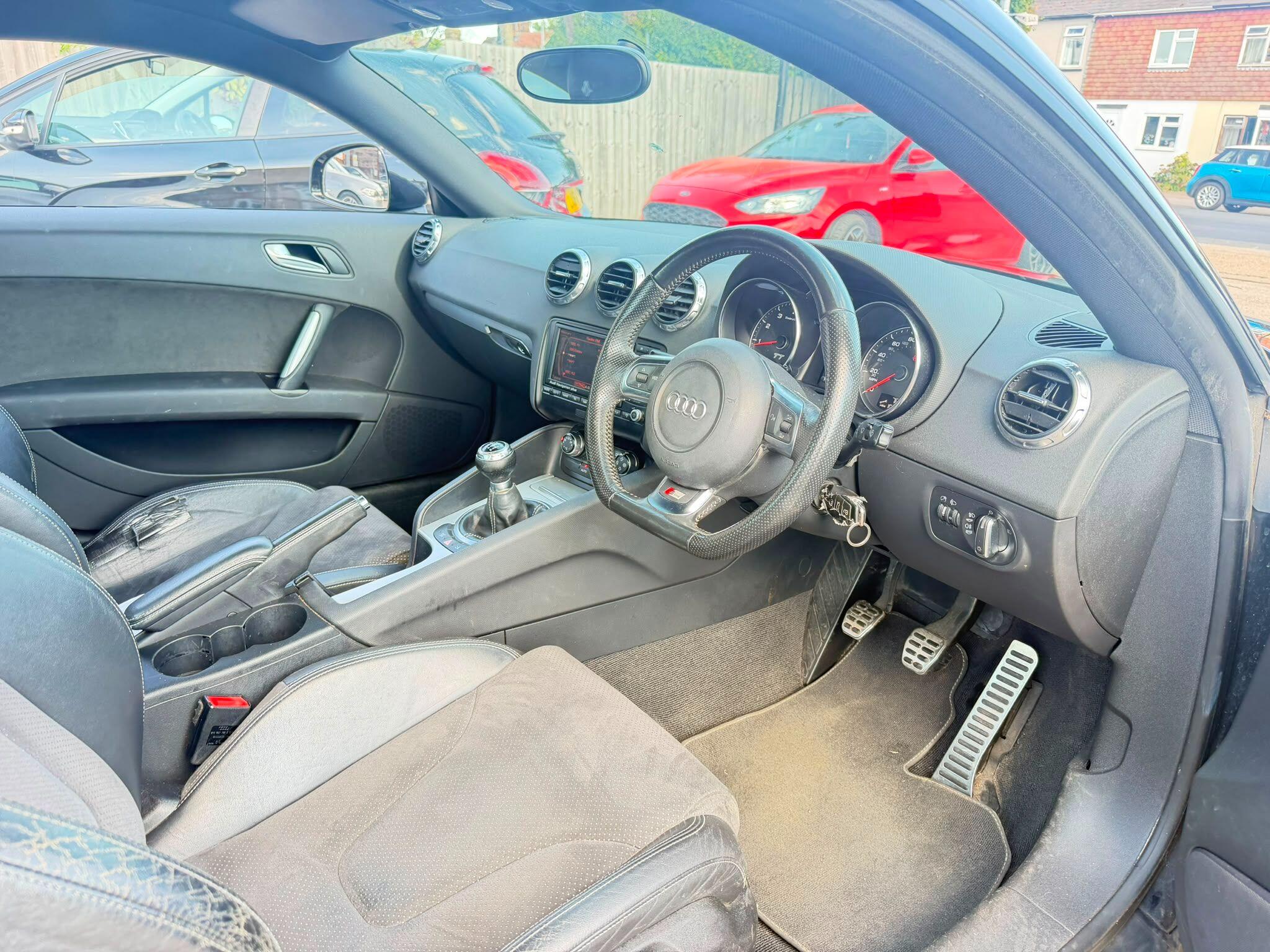 Audi TT view 11