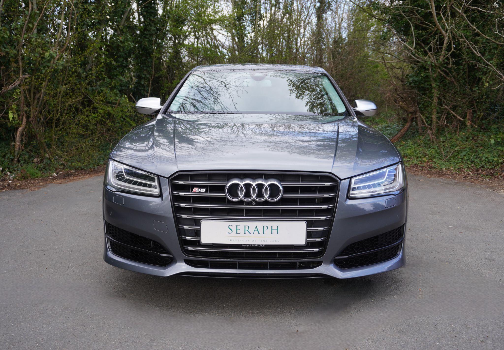 Audi S8 view 9