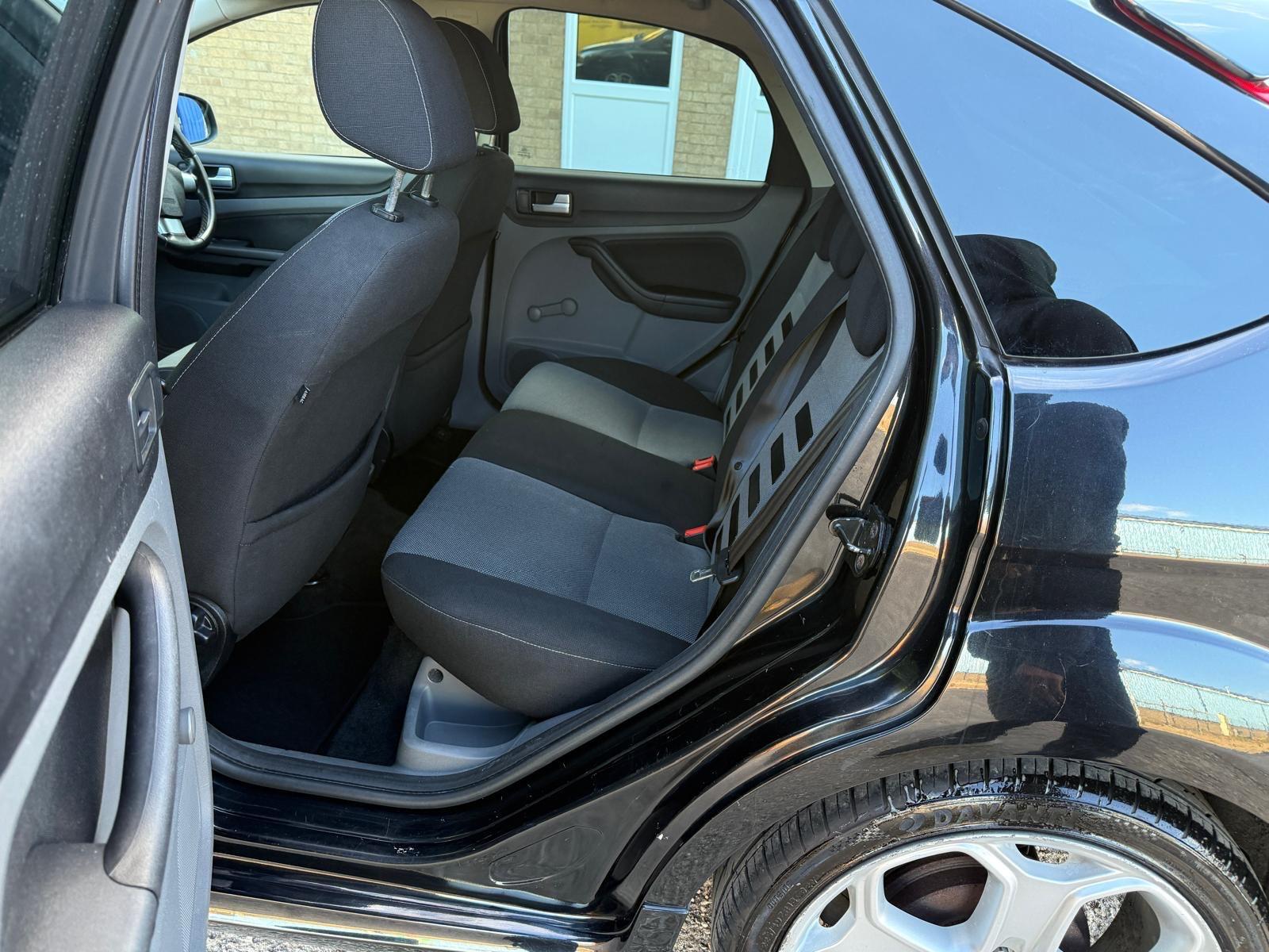 Ford Focus view 5