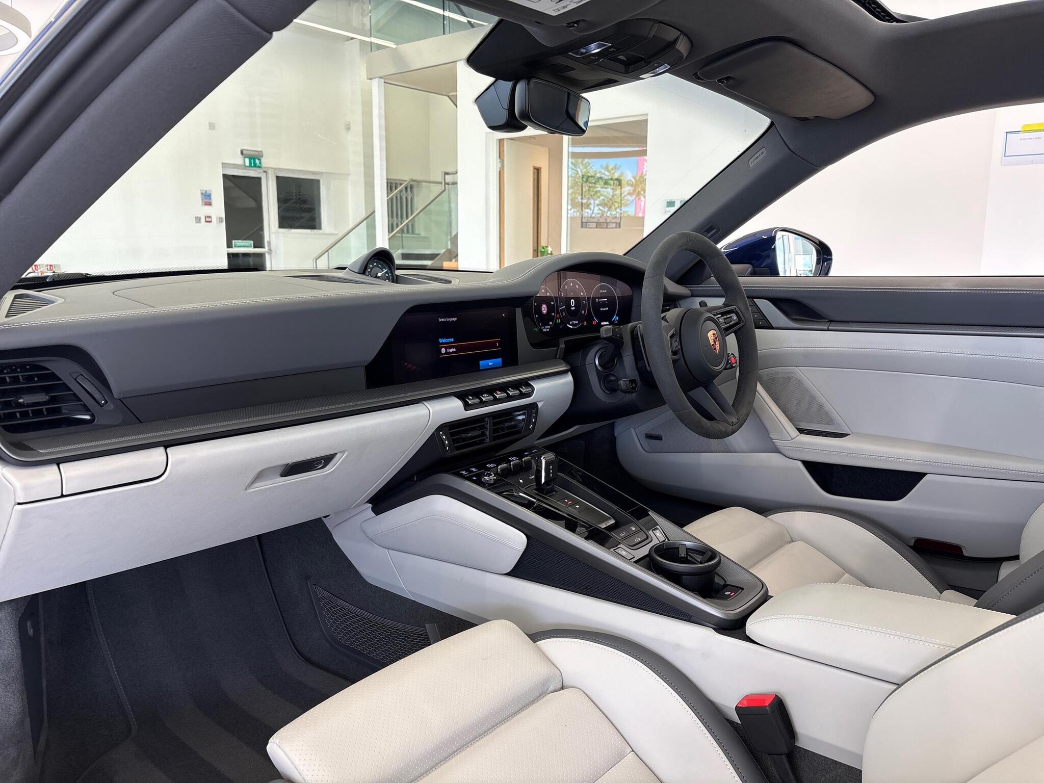 Porsche 911 view 13