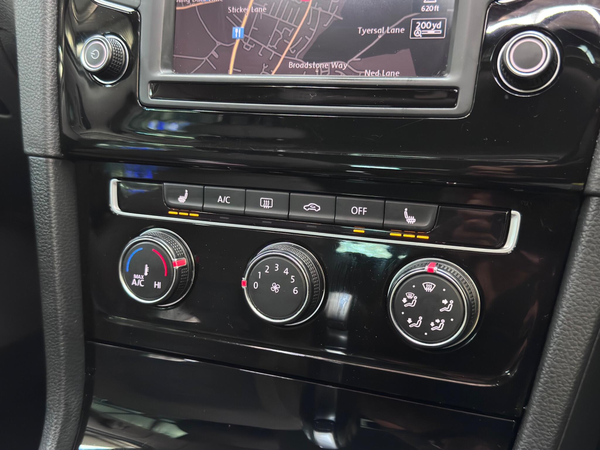 Volkswagen Golf view 17