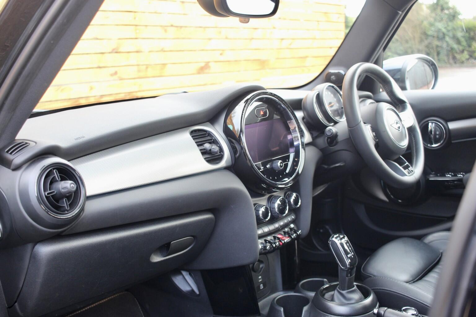 Mini Hatch view 15