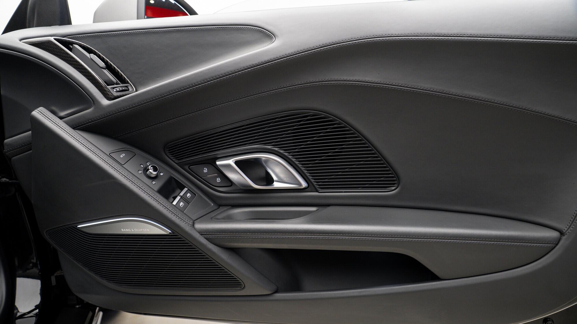 Audi R8 view 15
