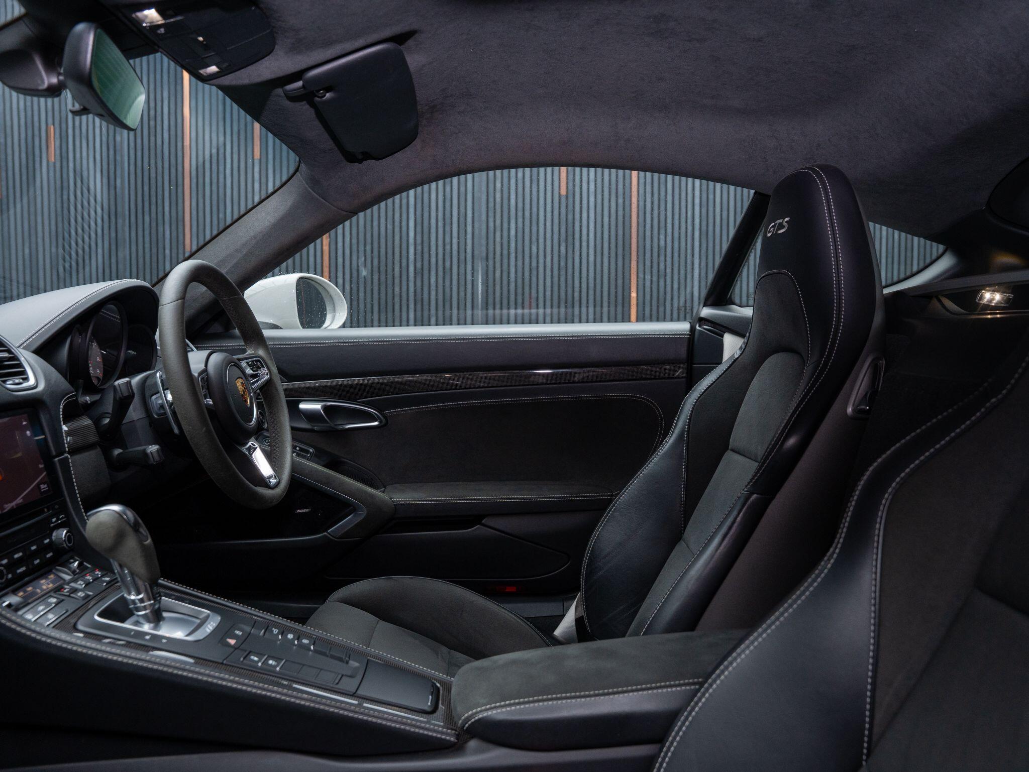 Porsche Cayman view 41