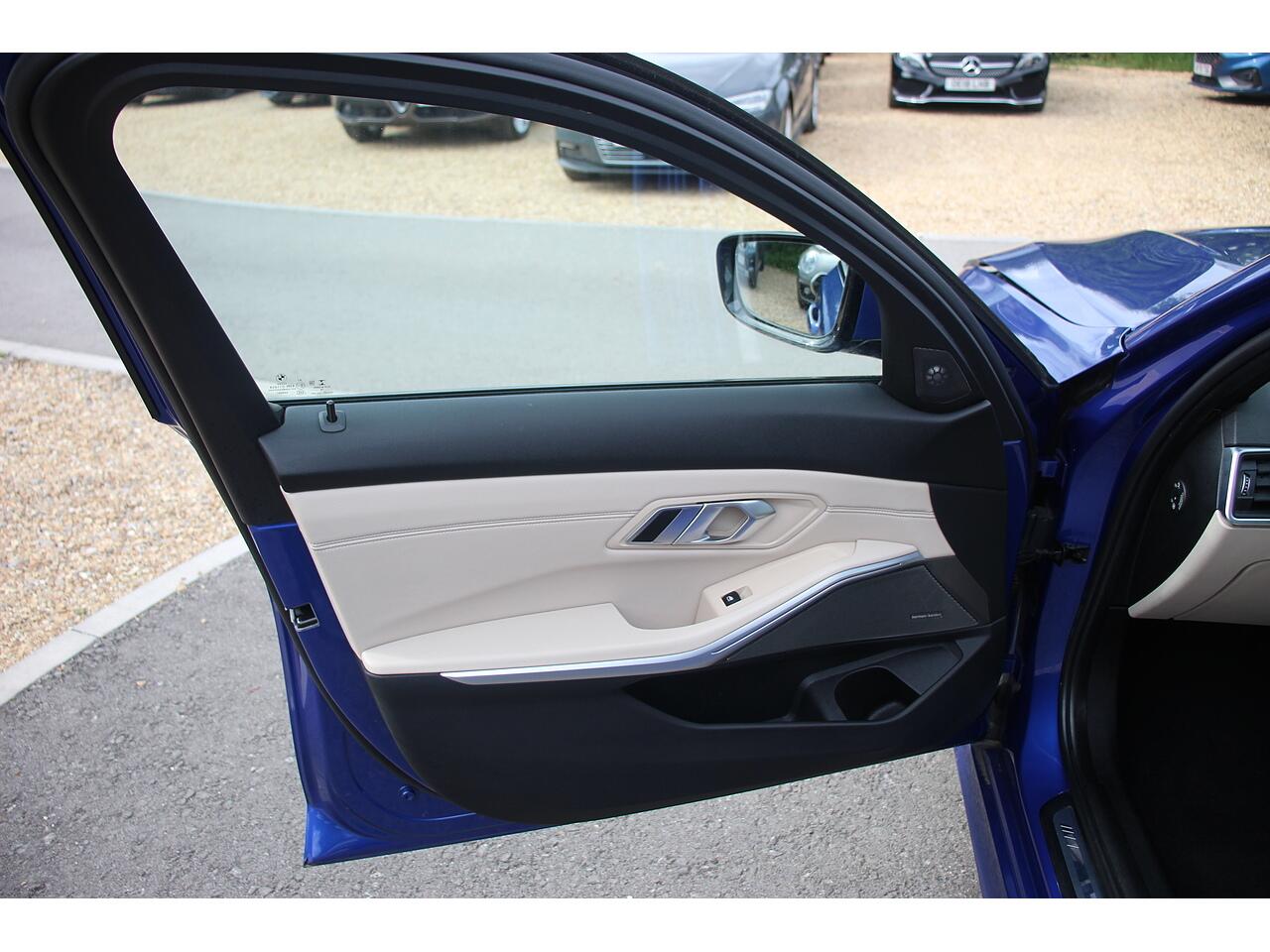 BMW 3 Series view 33