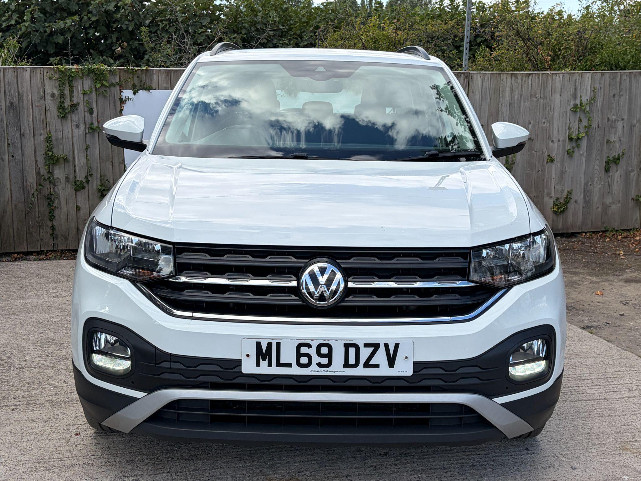 Volkswagen T-Cross view 4