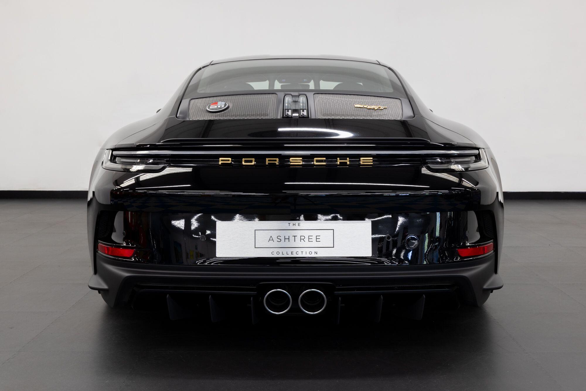 Porsche 911 view 6