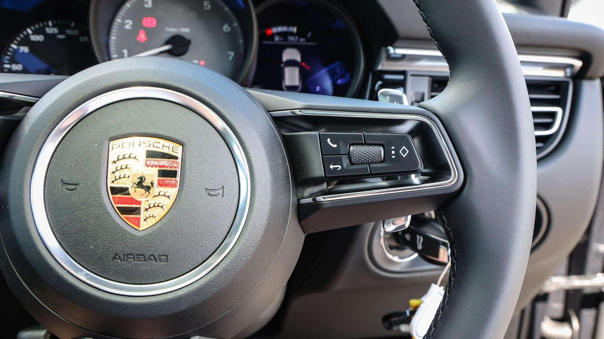 Porsche Macan view 24