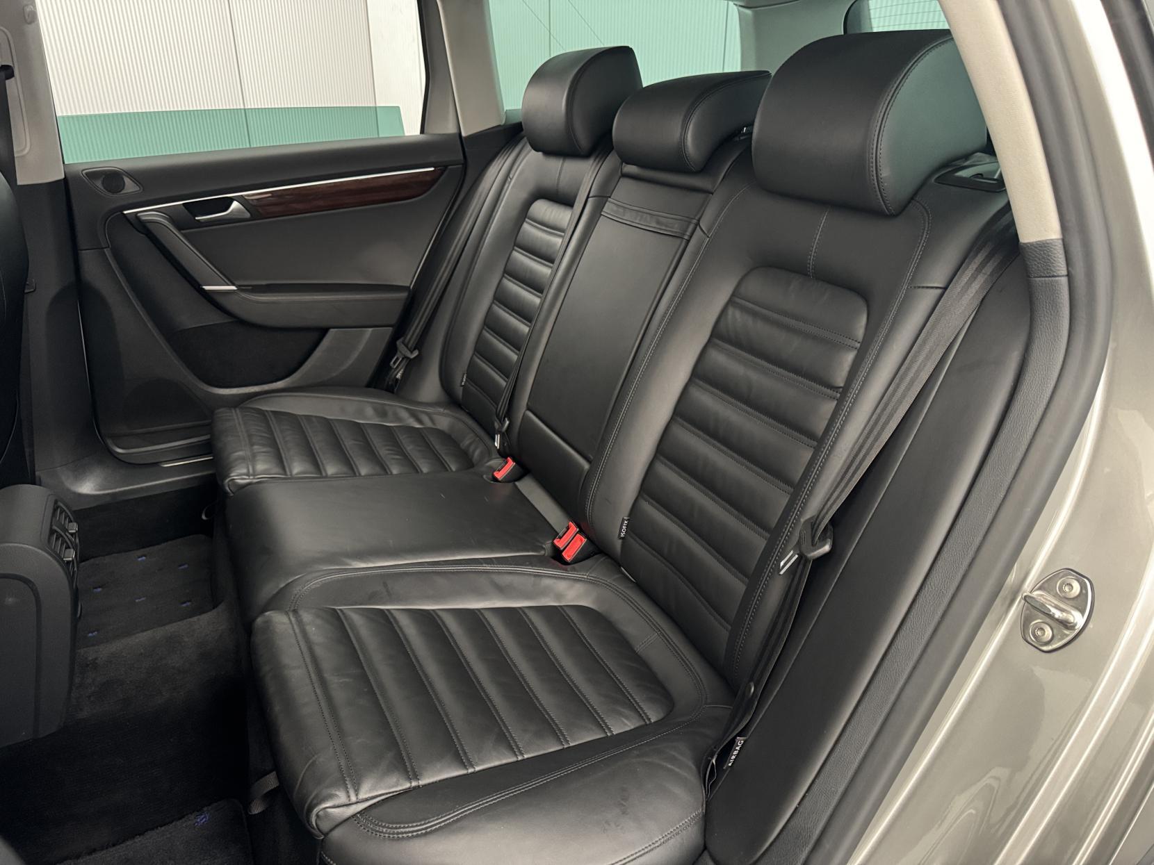 Volkswagen Passat view 67