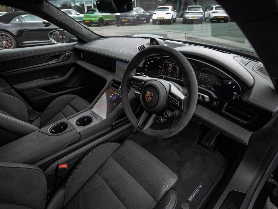 Porsche Taycan view 47