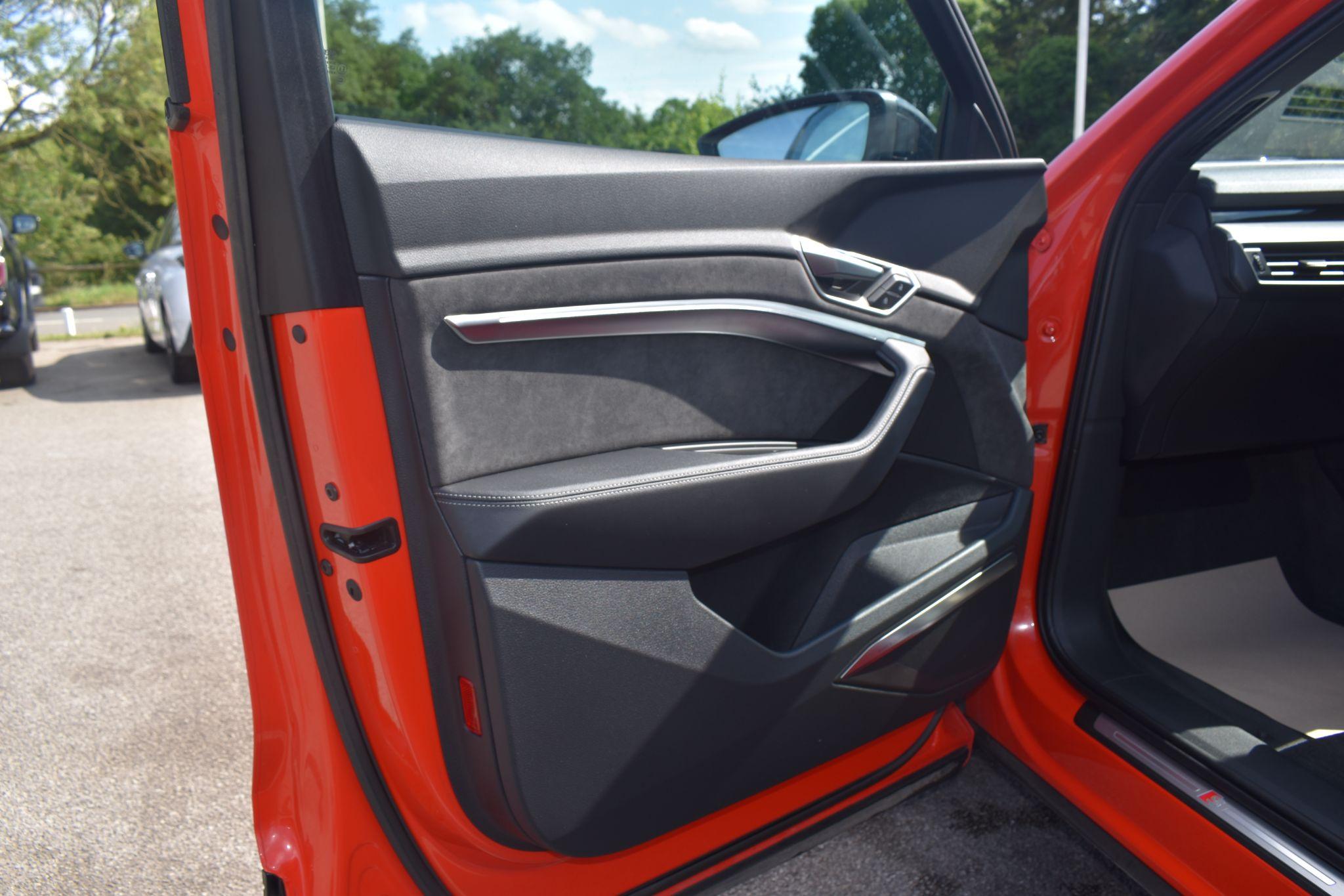 e-tron - 55 Launch Edition Sportback Auto quattro 5dr 95kWh - Image 22