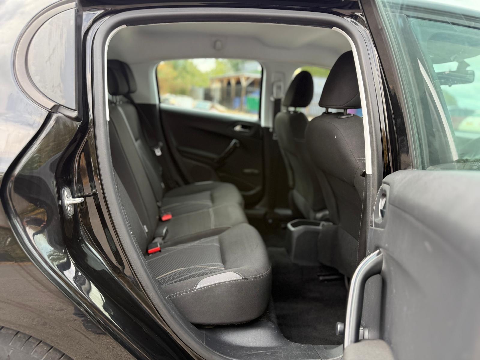 Peugeot 208 view 39