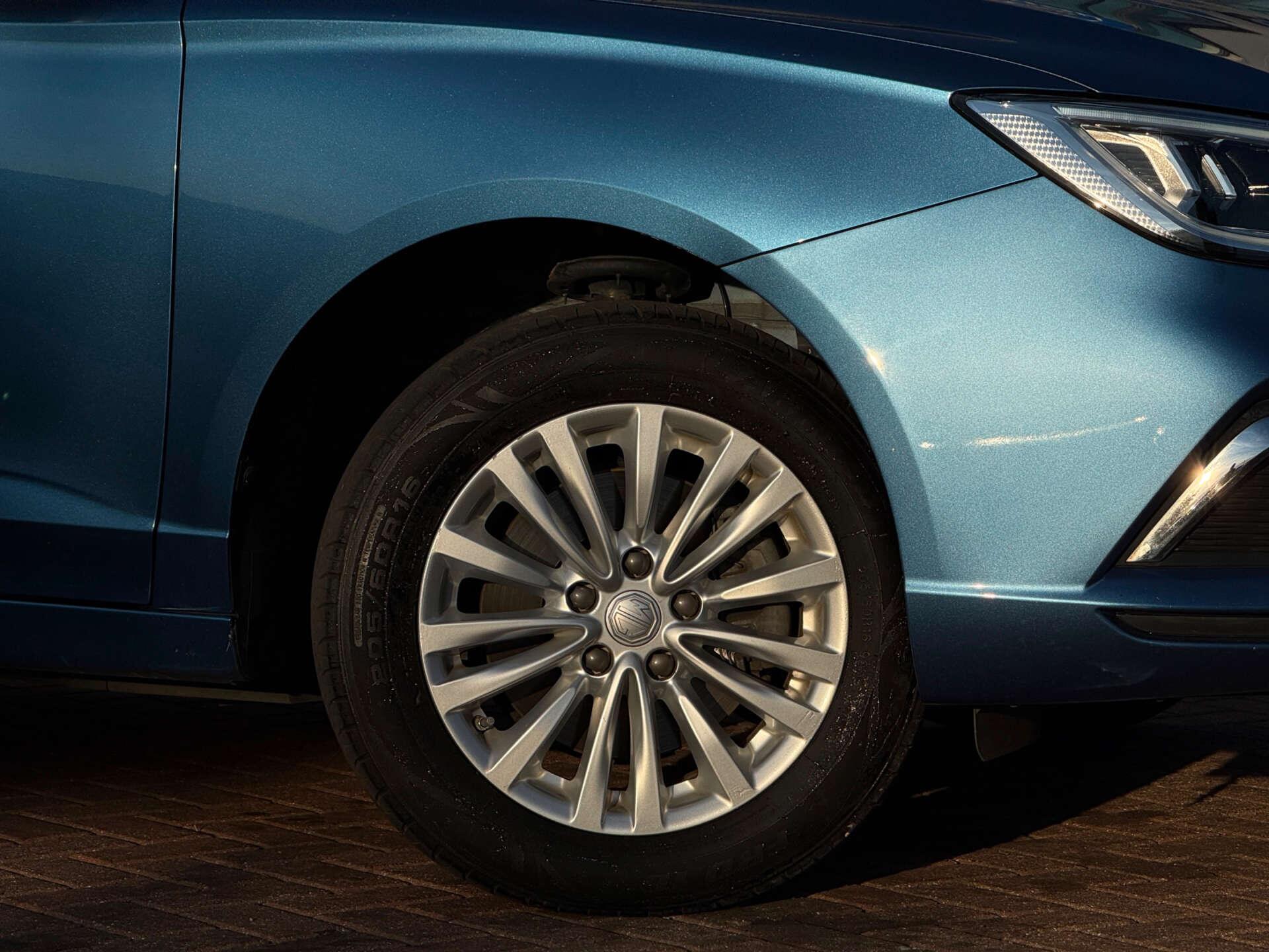 MG MG5 view 15