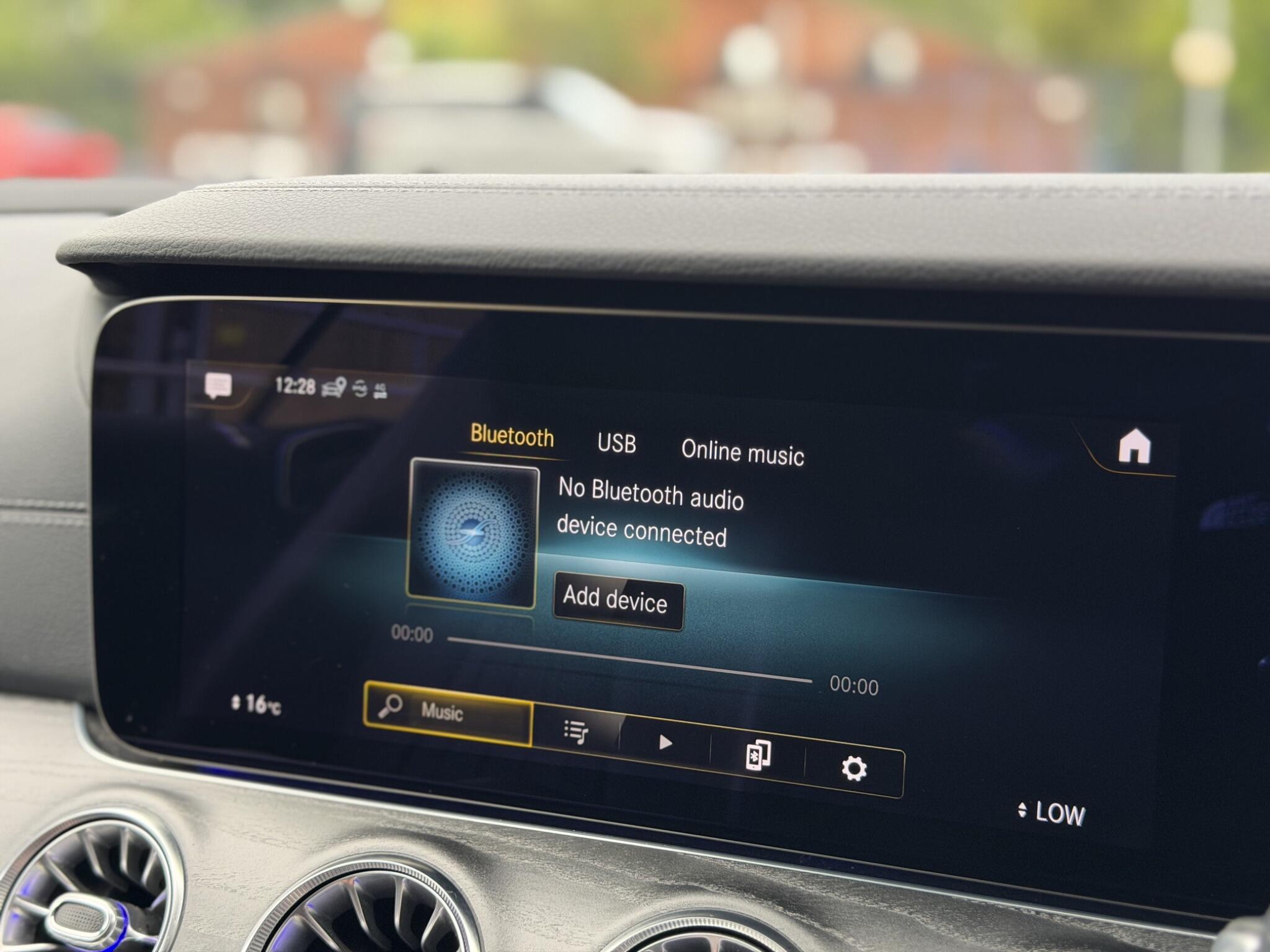 Mercedes-Benz E-Class view 34