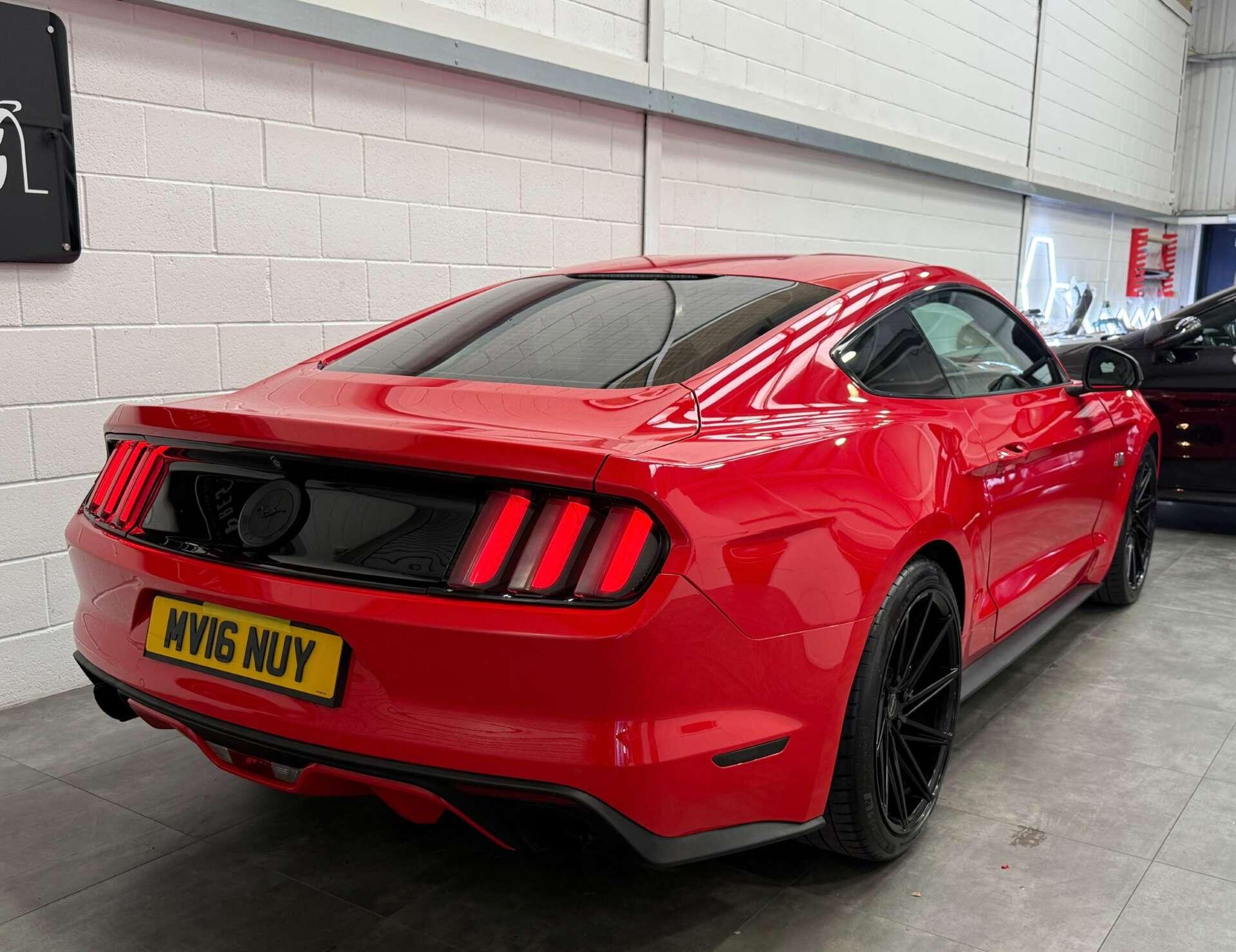 Ford Mustang view 6