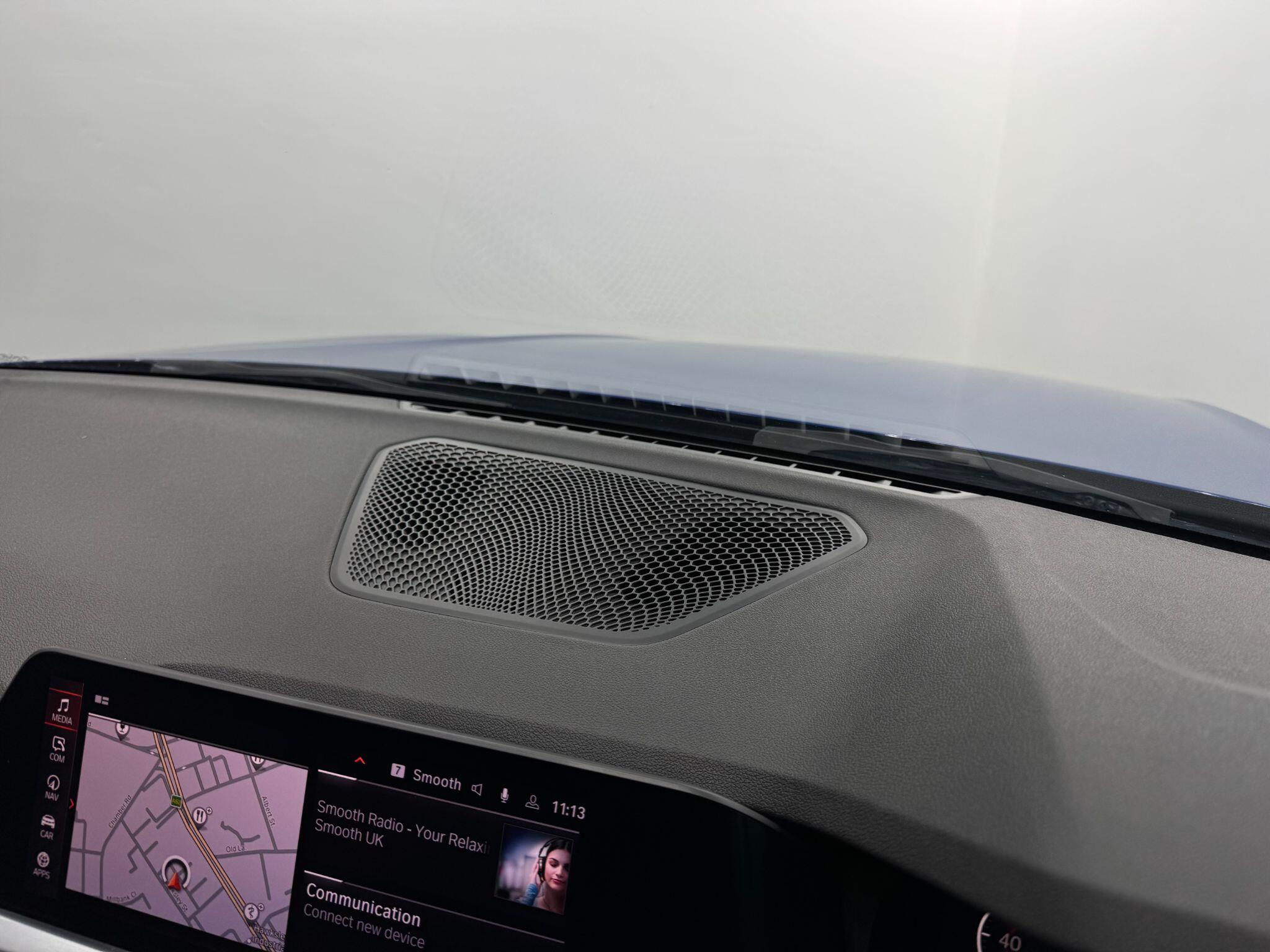 BMW 3 Series view 24