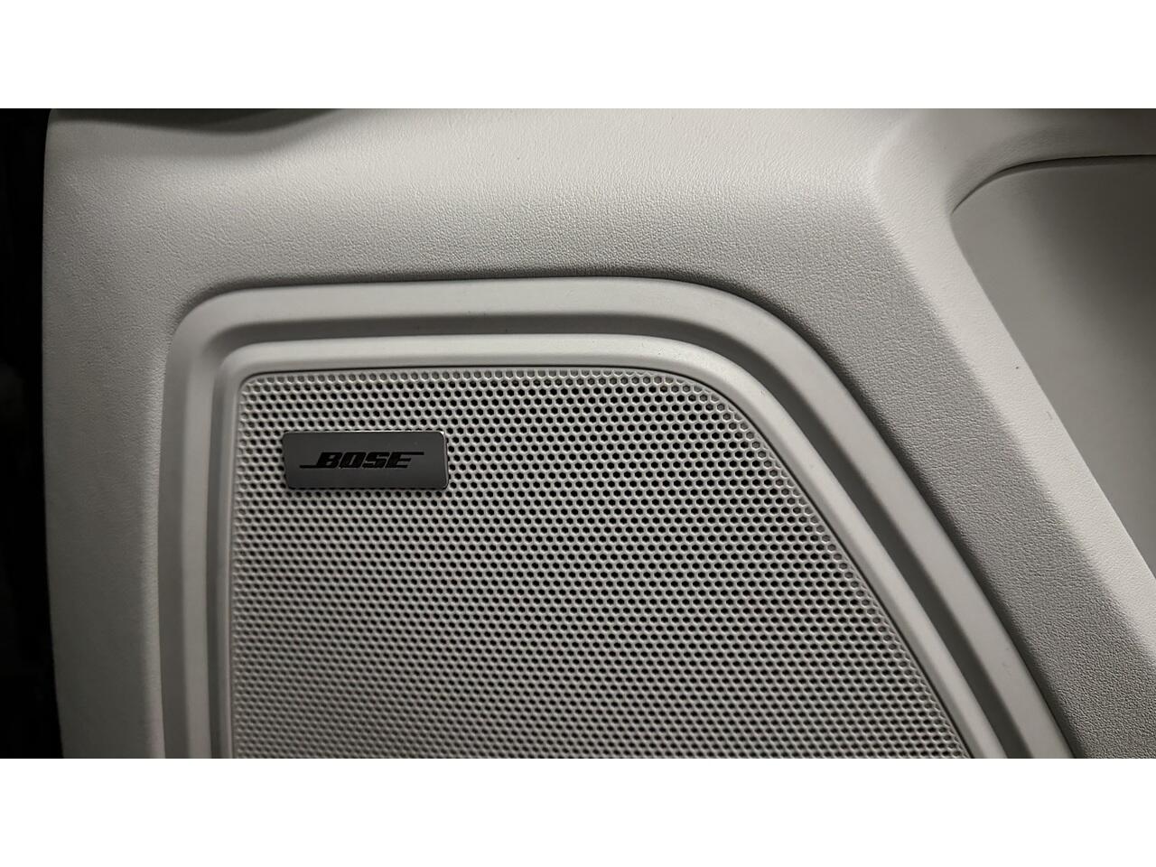 Porsche Macan view 18