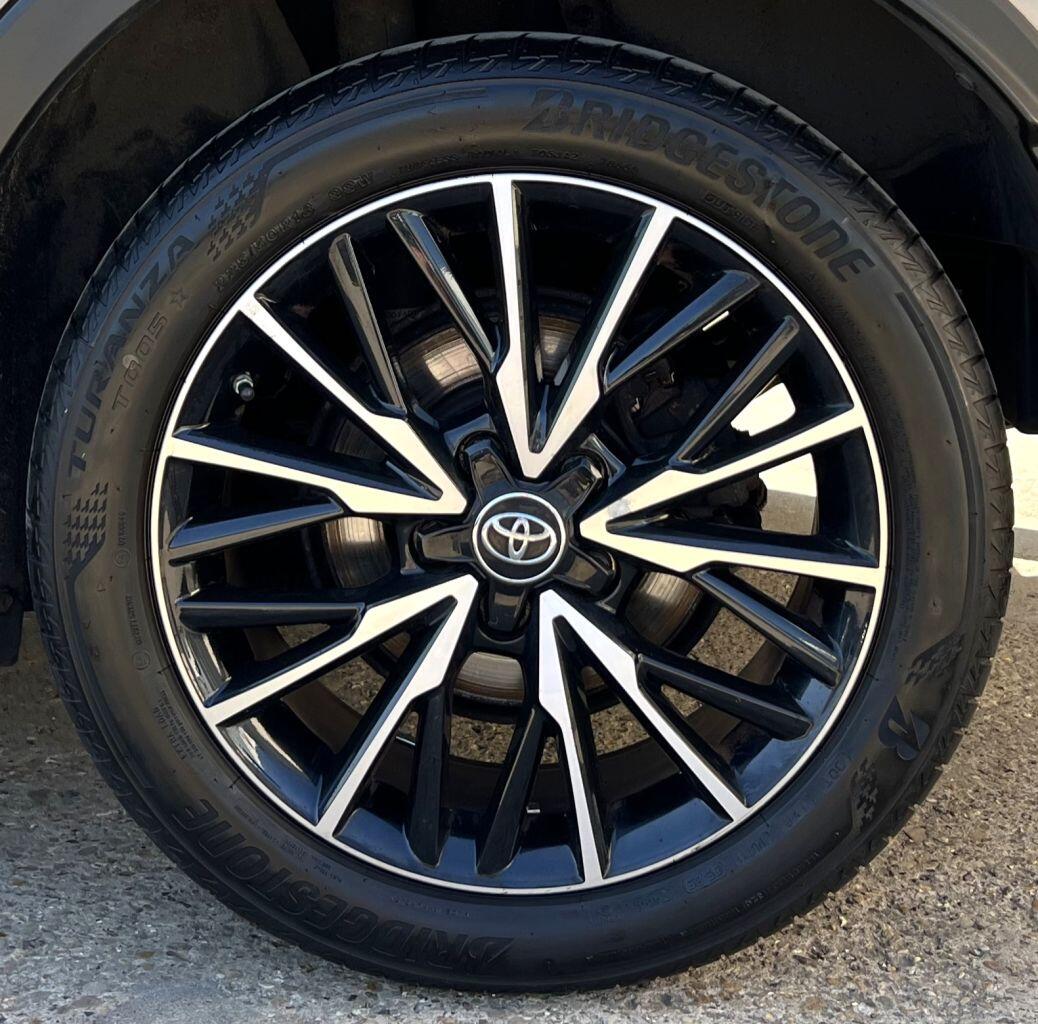 Toyota C-HR view 13