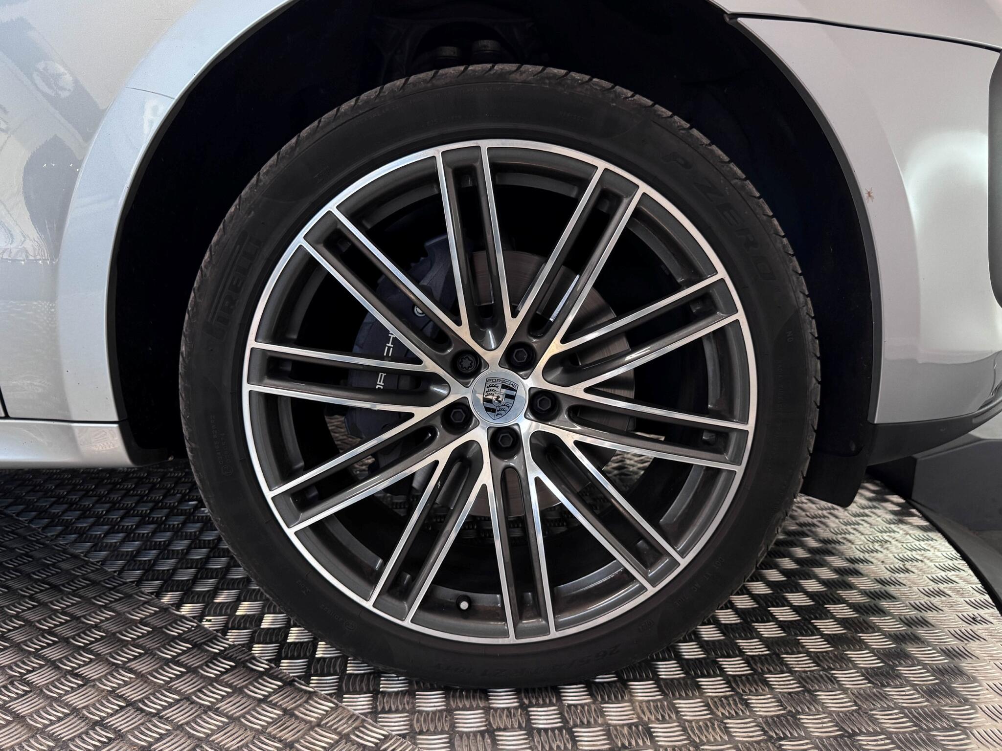 Porsche Macan view 59