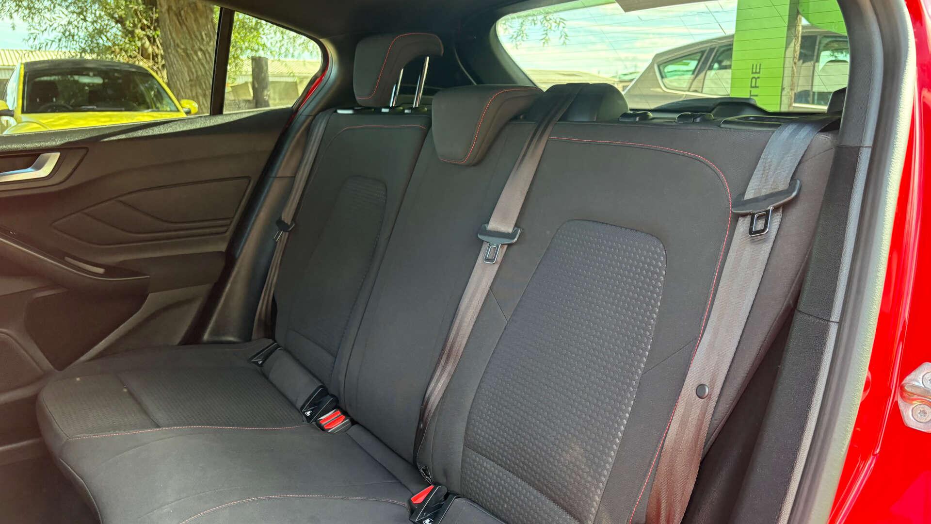 Ford Focus view 11