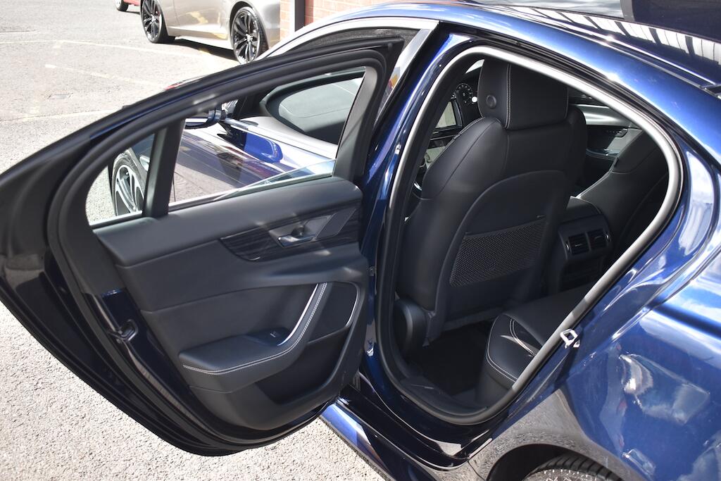 Jaguar Xe view 41