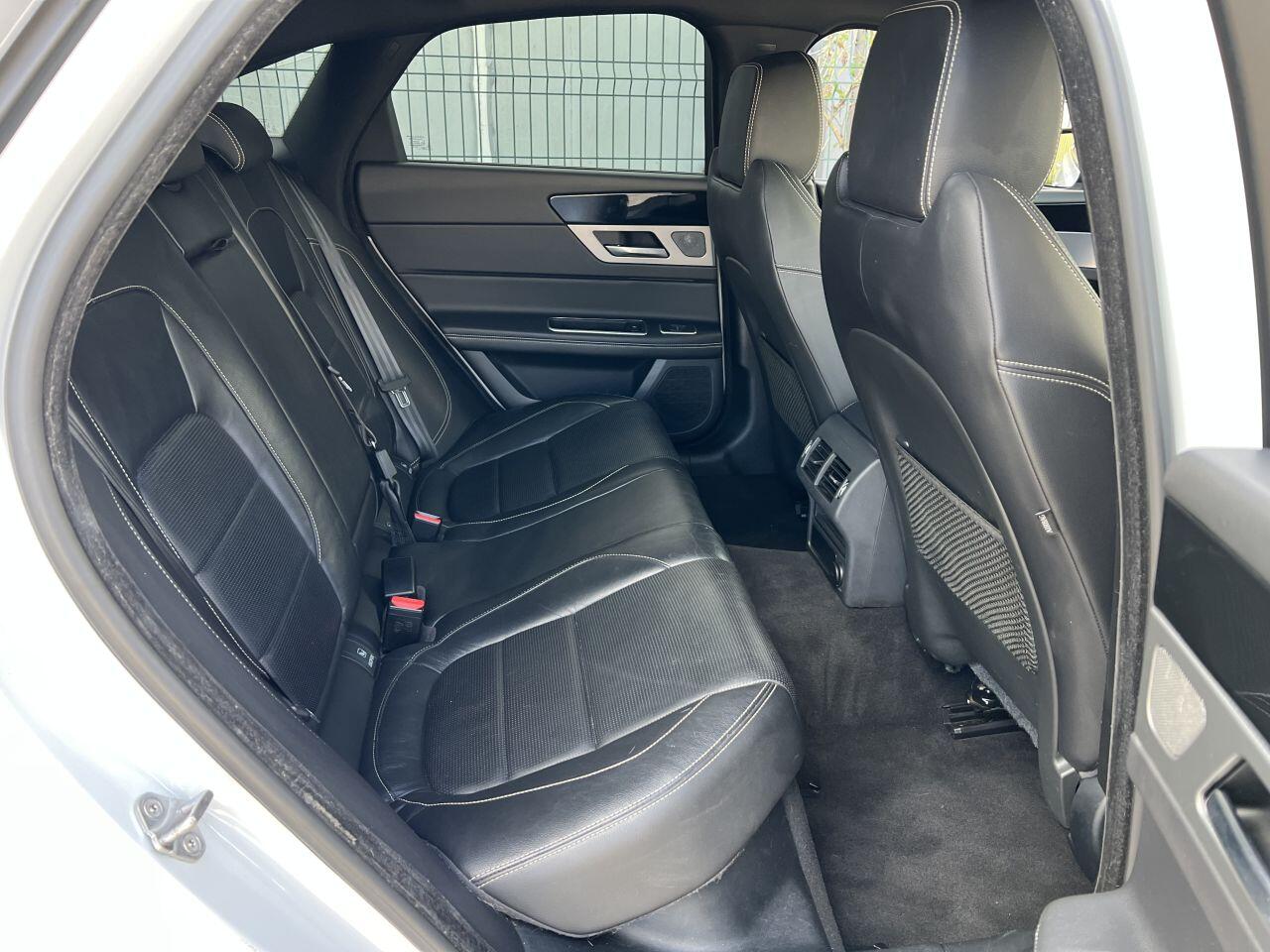 Jaguar XF view 18