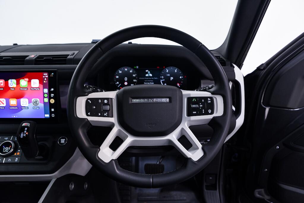 Land Rover Defender view 26
