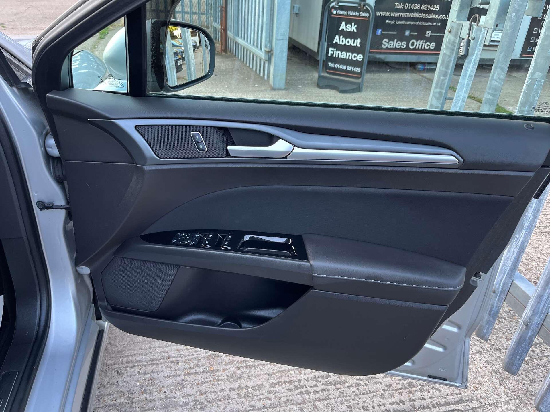 Ford Mondeo view 56
