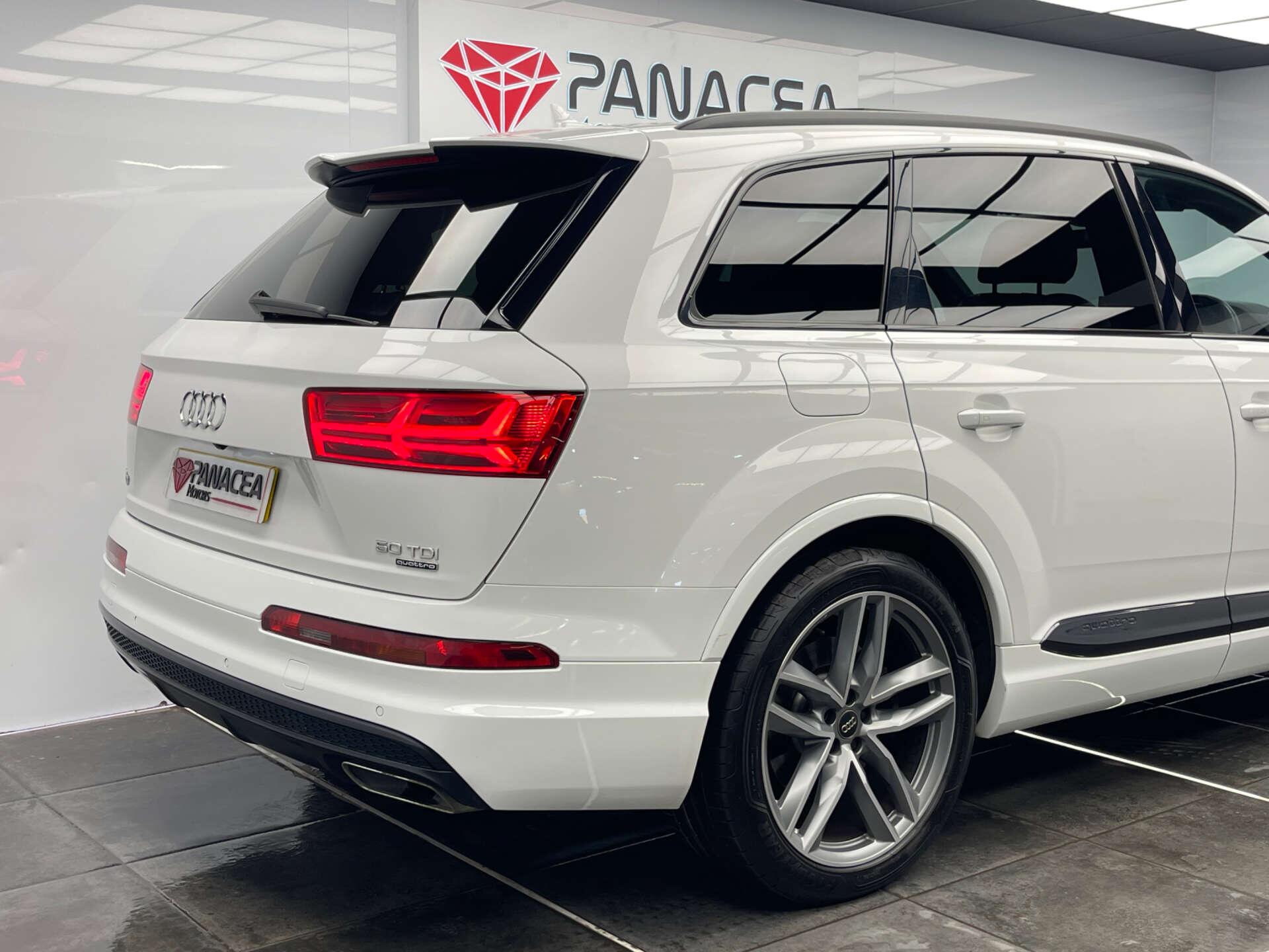 Audi Q7 view 22