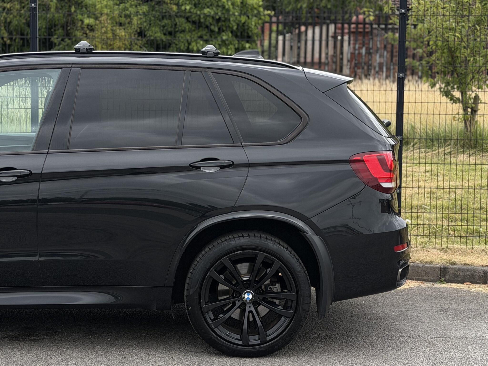 BMW X5 view 28