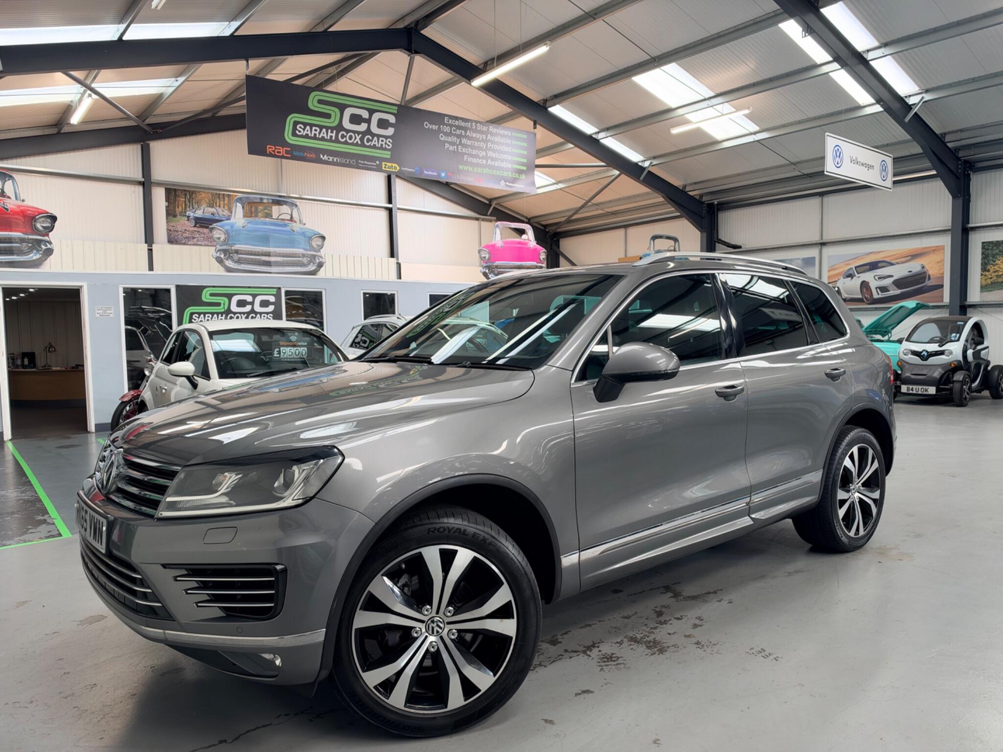 Volkswagen Touareg view 7