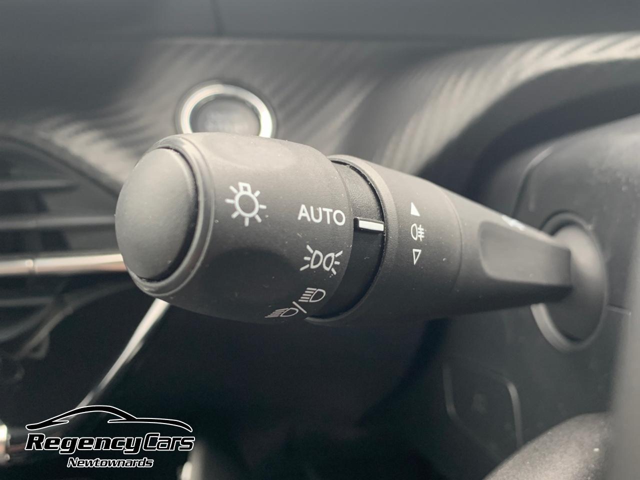 Peugeot 2008 view 16