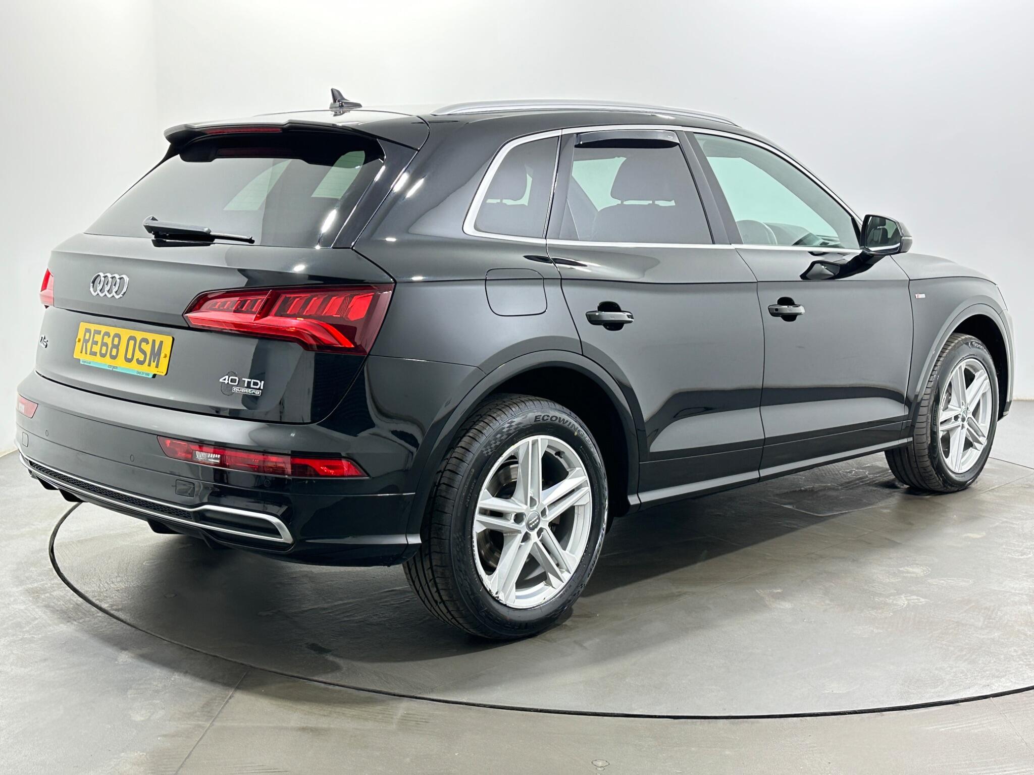 Audi Q5 view 8