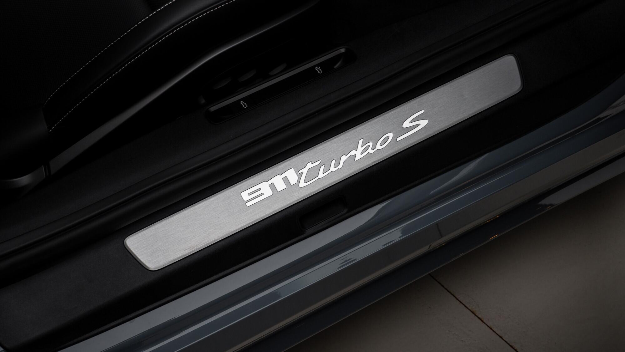 Porsche 911 view 29