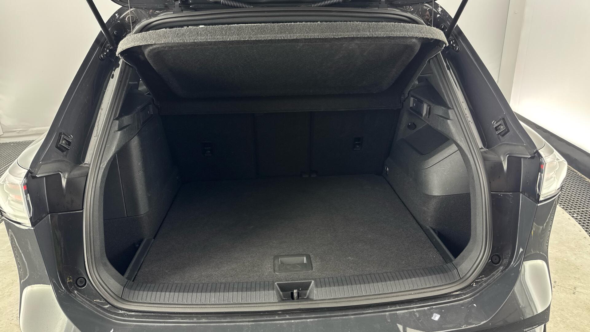 Volkswagen Tiguan view 15