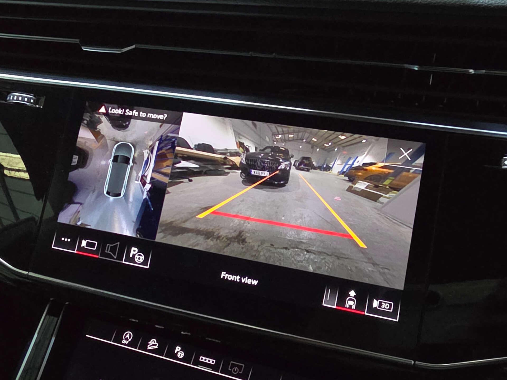 Audi Q8 view 34